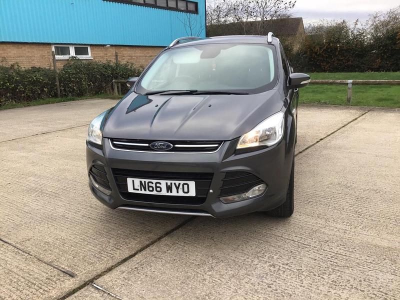 Used Ford Kuga Titanium 150 HP (110 kW) 2016 Grey SUV