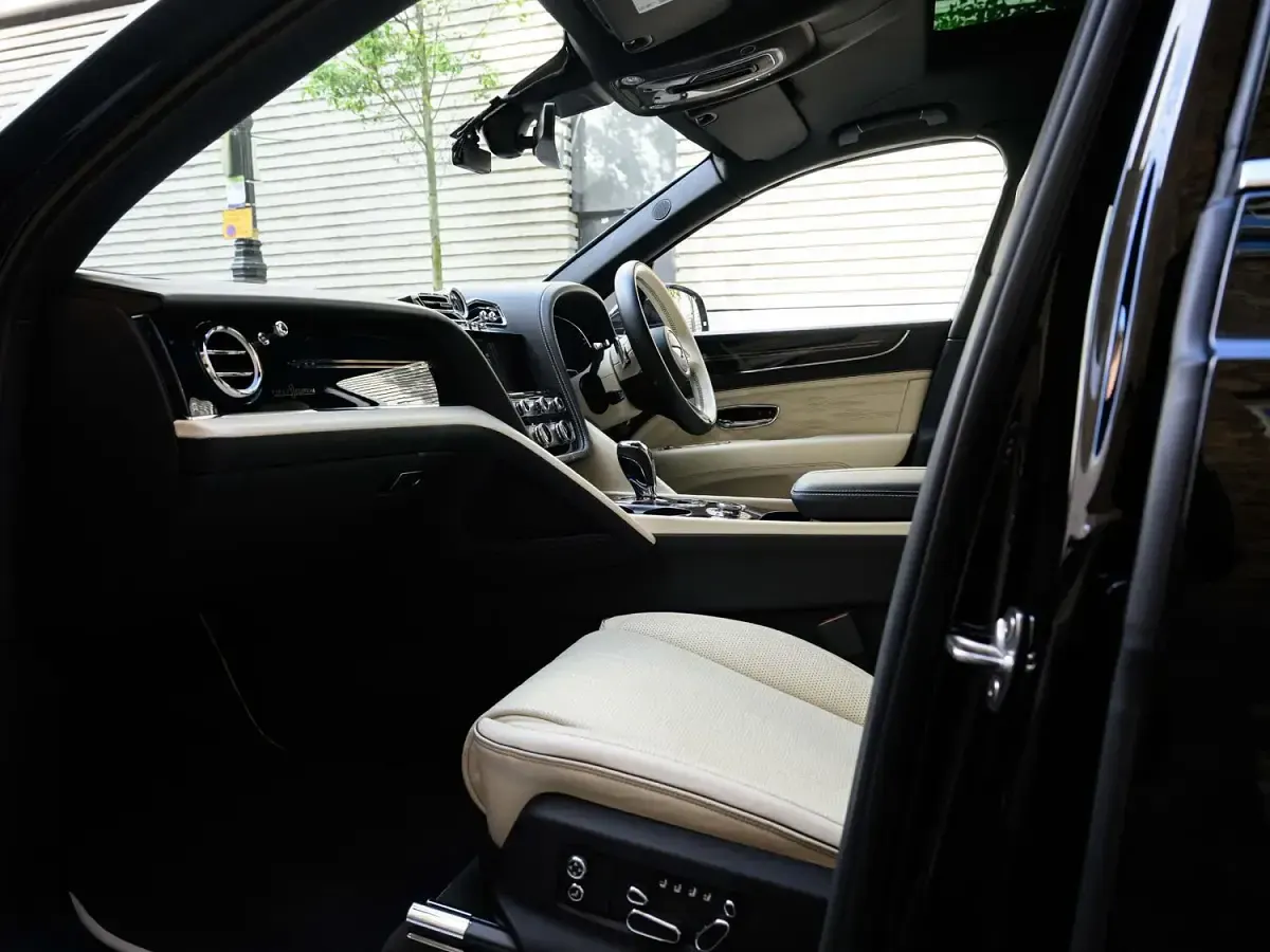 Used Bentley Bentayga 542 HP (398 kW) 2023 Black SUV