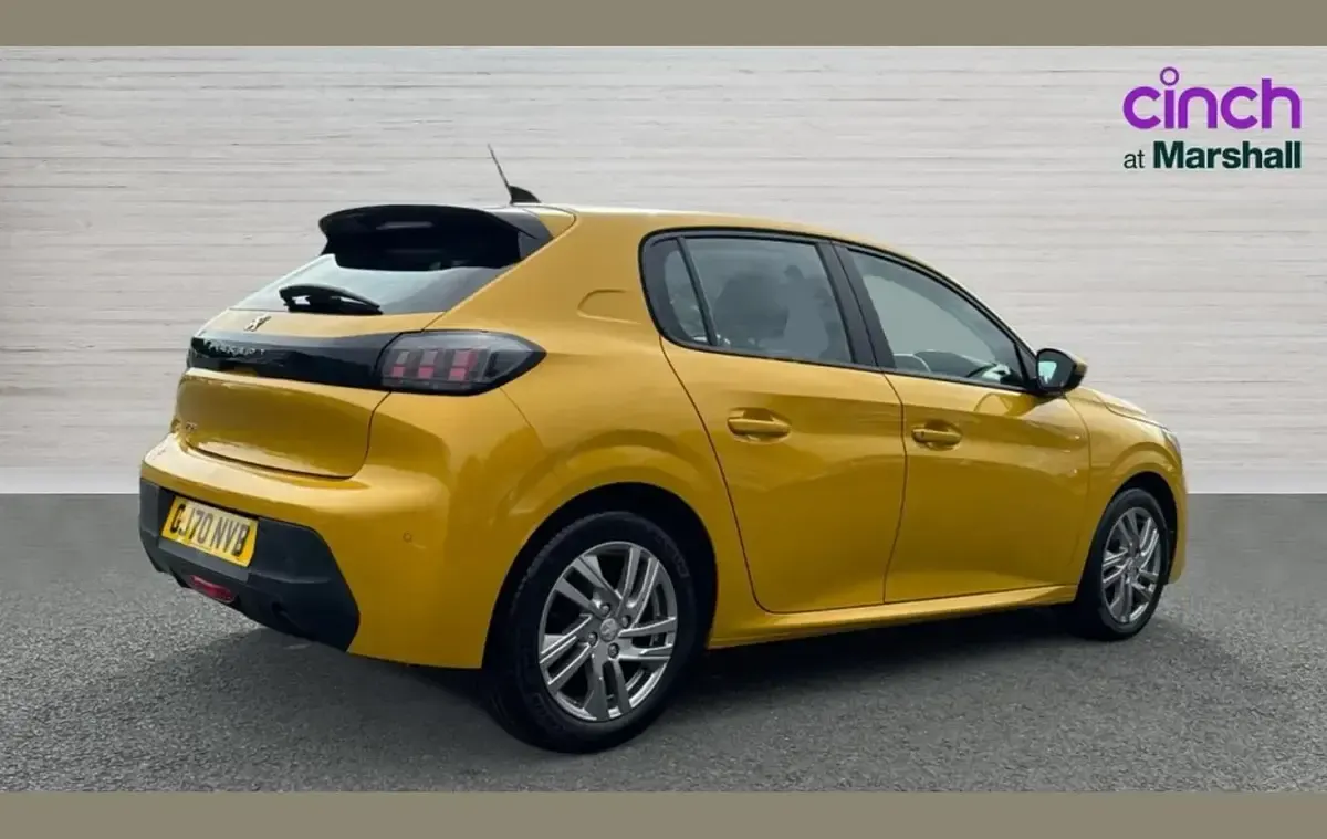 Used Peugeot 208 Active 75 HP (55 kW) 2020 Yellow Hatchback