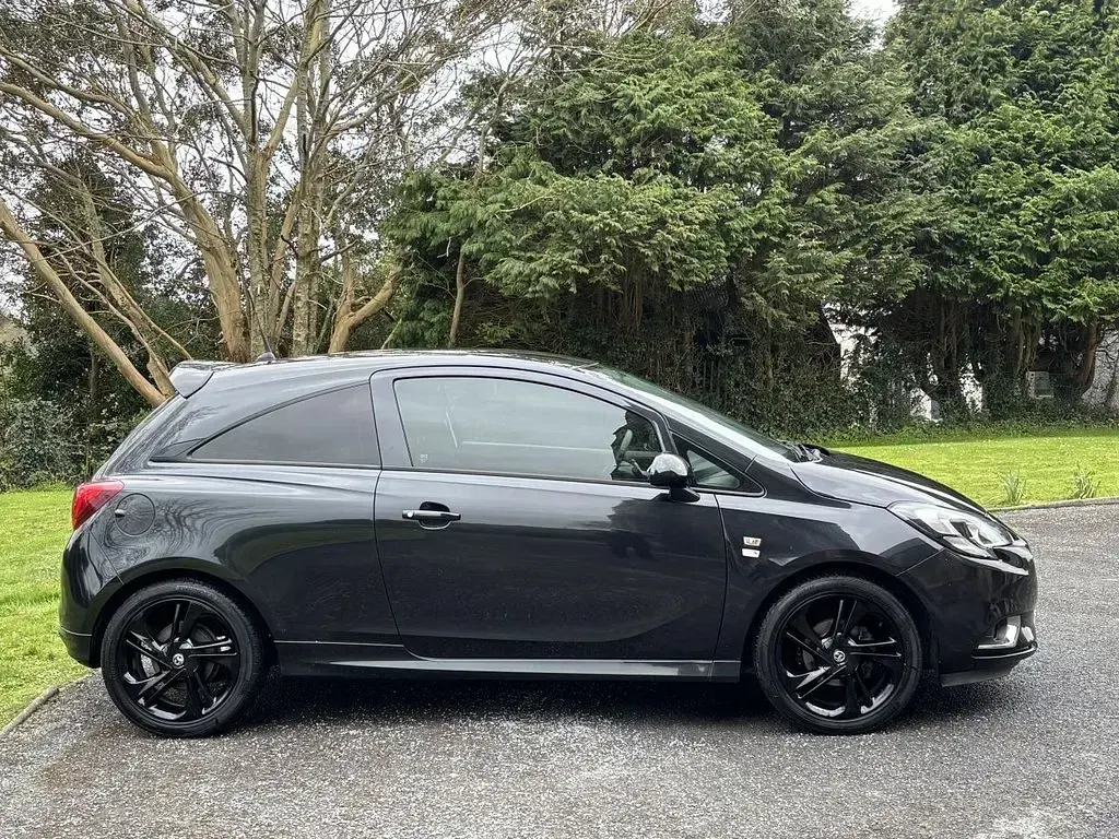 Used Vauxhall Corsa Edition 70 HP (51 kW) 2015 Black Hatchback