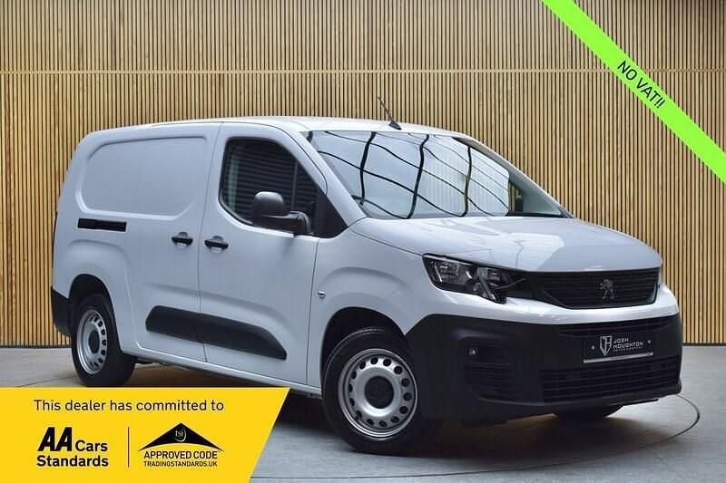 White Used 2023 Peugeot Partner Premium MPV | £18,495 - Image 1/4
