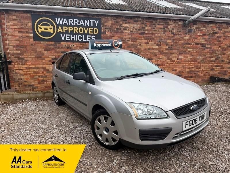 Begagnad Ford Focus 2006 Silver Halvkombi