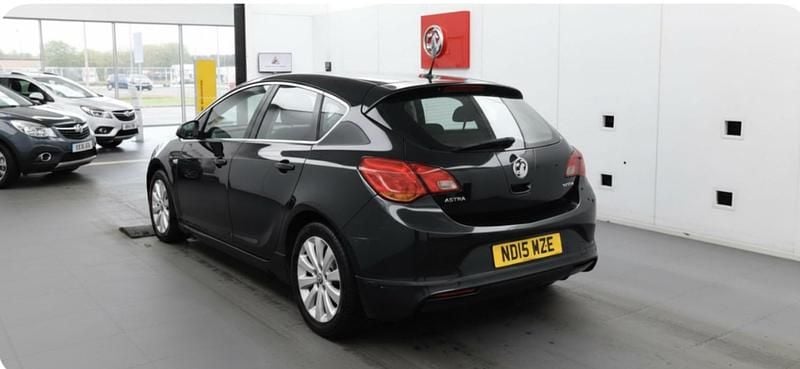 Second-hand Vauxhall Astra Edition 2015 Negru Hatchback