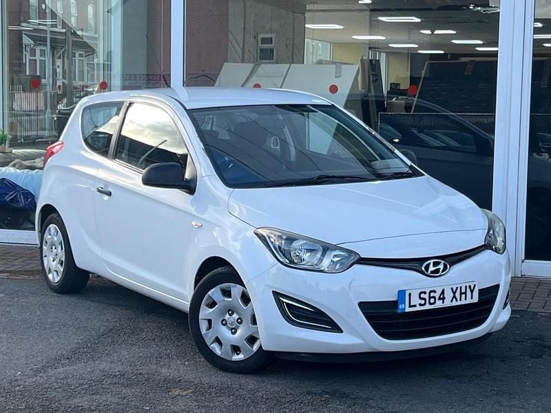 White Used 2014 Hyundai i20 Classic Hatchback | £3,500 (Good price) - Image 1/3