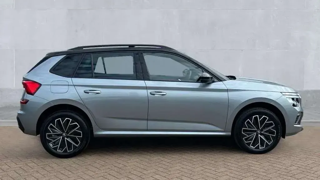 New Skoda Kamiq Design Edition 95 HP (69 kW) 2026 Smokey silver metallic black magic pearl effect SUV