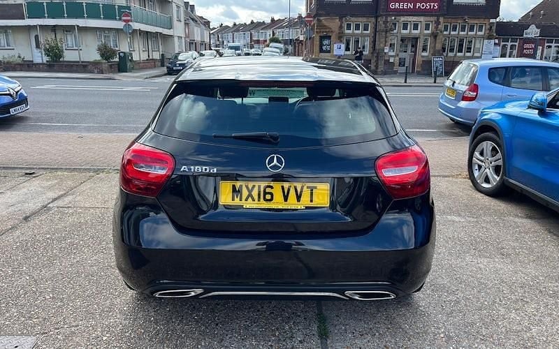 Used Mercedes A180 Executive 109 HP (80 kW) 2018 Blue Hatchback