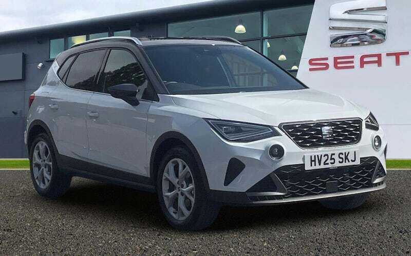 Glacial white Used 2025 Seat Arona FR SUV | £18,995 (A bit pricey) - Image 1/4