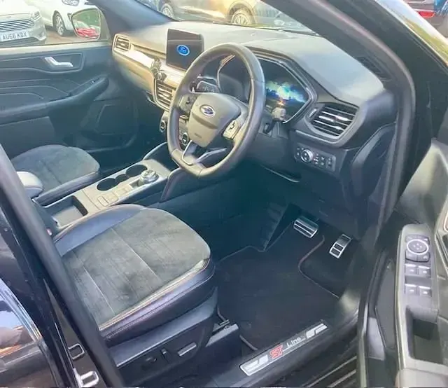 Usado Ford Kuga ST-Line 225 CV (165 kW) 2022 Negro SUV