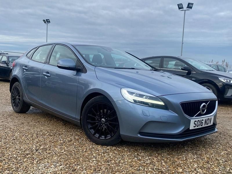 Blue Used 2016 Volvo V40 Momentum Estate | £4,781 (Fair price) - Image 1/4