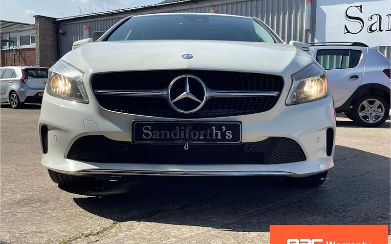 Used Mercedes A180 Executive 109 HP (80 kW) 2017 White Hatchback