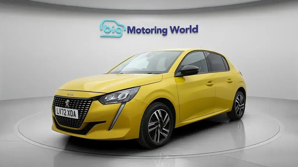 Second-hand Peugeot 208 Allure+ 100 CP (73 kW) 2022 Galben Hatchback