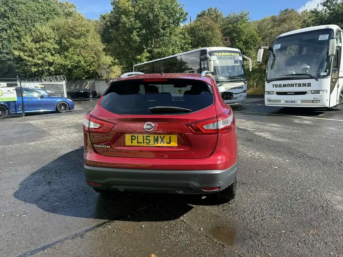 Used Nissan Qashqai Tekna 115 HP (84 kW) 2015 Red SUV