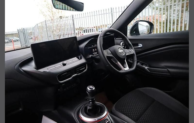 Used Nissan Juke N-Connecta 112 HP (82 kW) 2024 Grey SUV