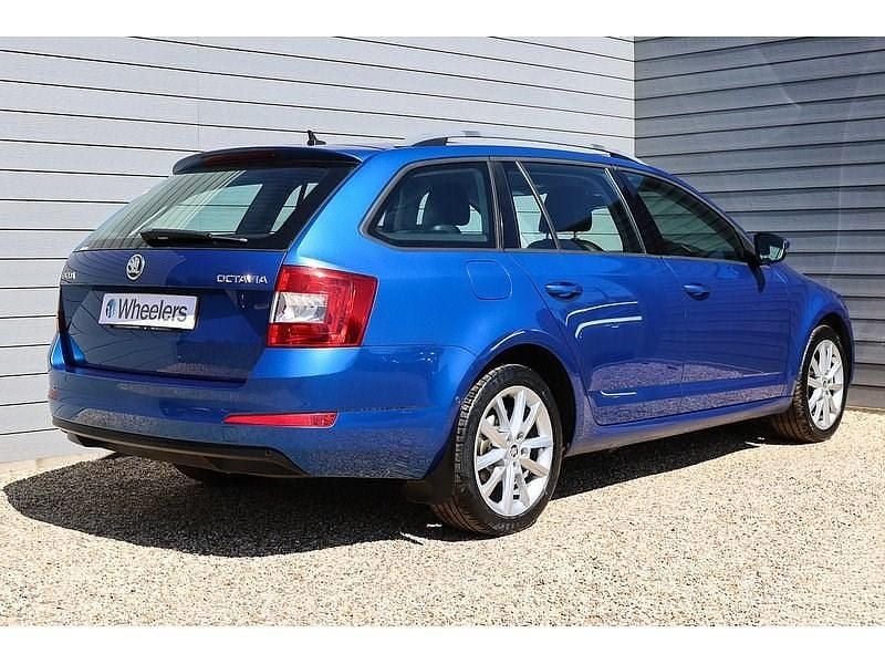 Used Skoda Octavia Elegance 110 HP (80 kW) 2015 Blue Estate