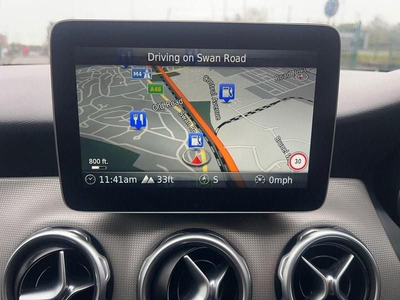 Used Mercedes GLA180 Urban 122 HP (89 kW) 2018 White SUV