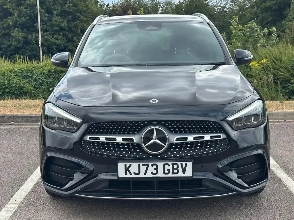 Used Mercedes GLA200 Executive 163 HP (119 kW) 2024 Black SUV
