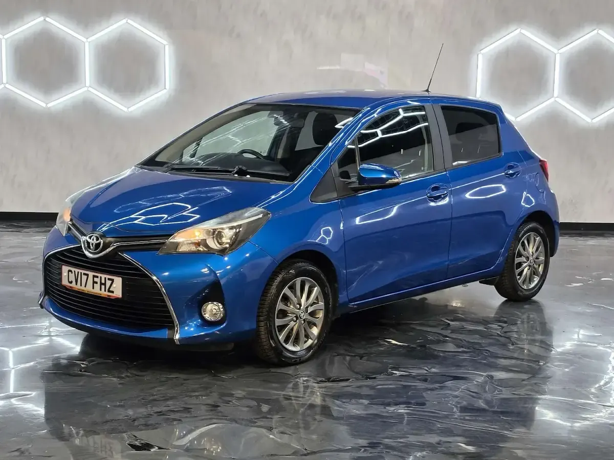 Used Toyota Yaris Multidrive S 99 HP (72 kW) 2017 Blue Hatchback