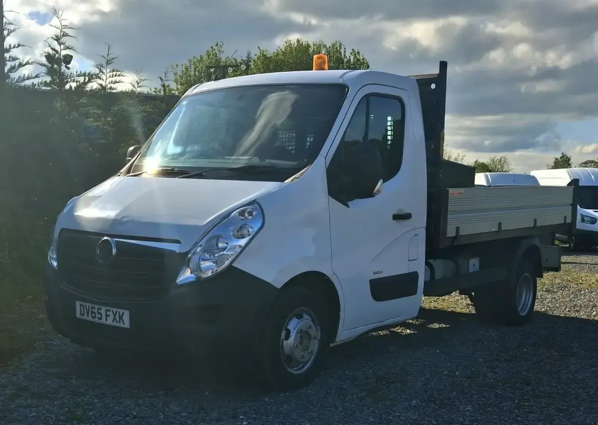 Begagnad Vauxhall Movano 125 HK (91 kW) 2015 Vit Minibuss