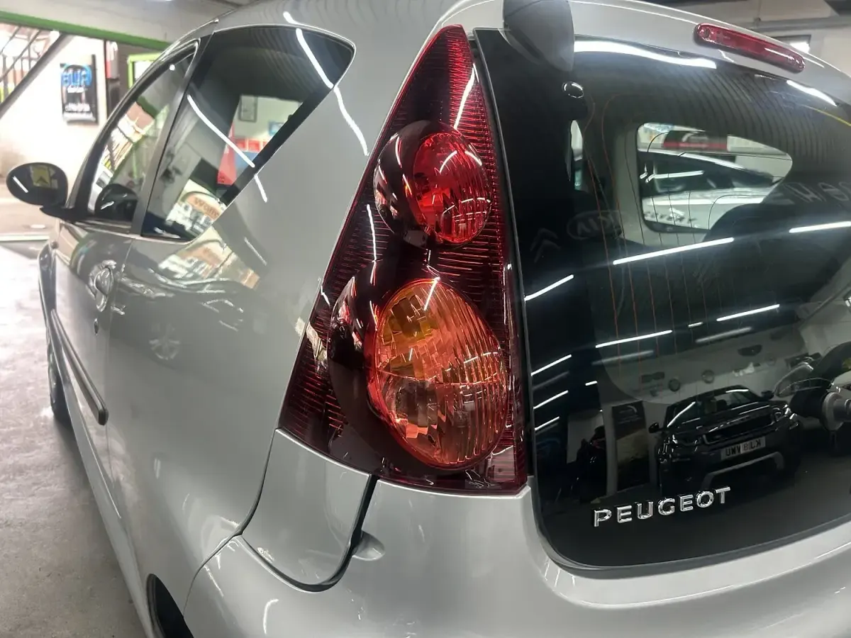 Used Peugeot 107 Active 68 HP (50 kW) 2013 Silver Hatchback