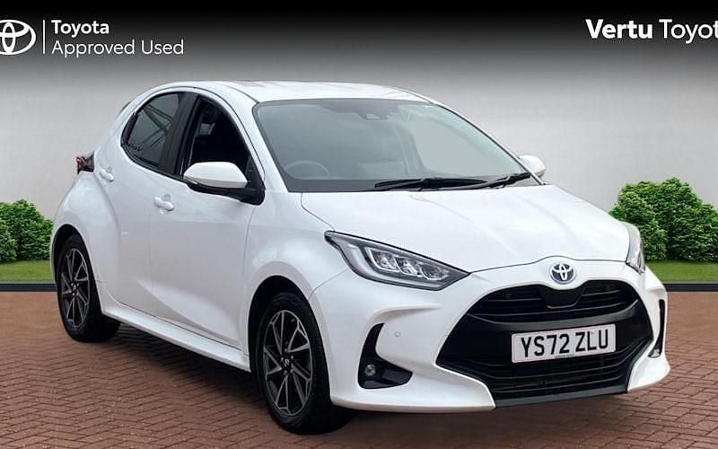 Used 2025 Toyota Yaris Hybrid Design Hatchback | £18,431 (Super price) - Image 1/4