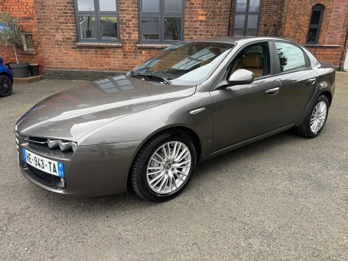 Begagnad Alfa Romeo 159 2011 Grå Sedan