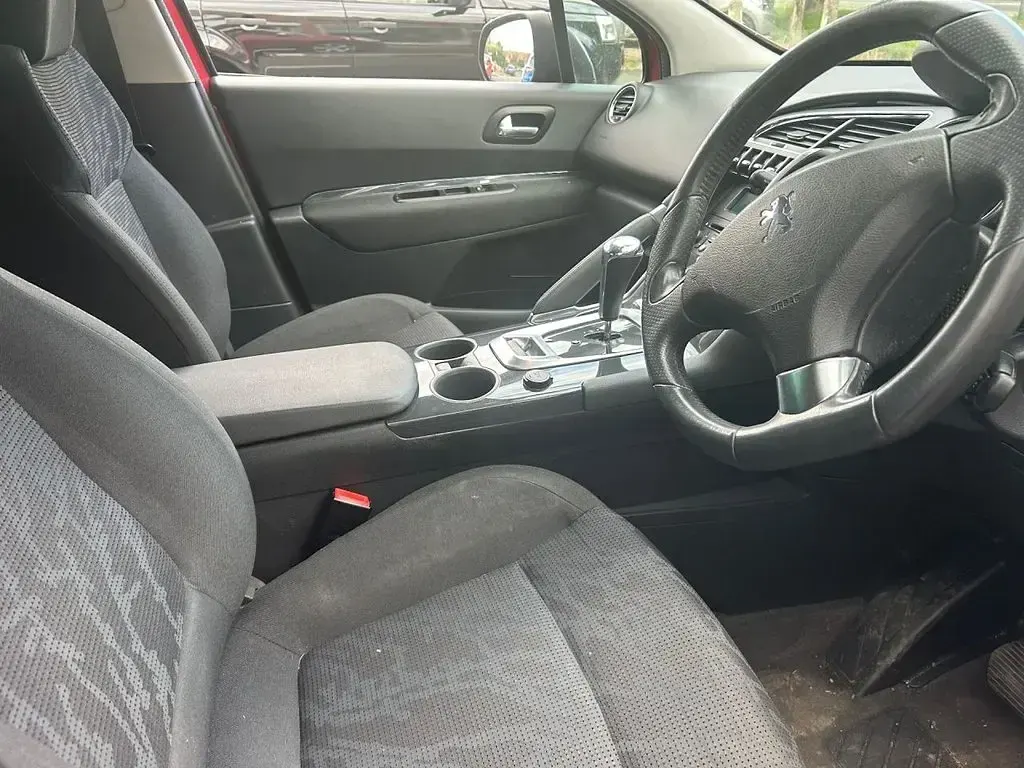 Used Peugeot 3008 Allure 112 HP (82 kW) 2012 Red Hatchback
