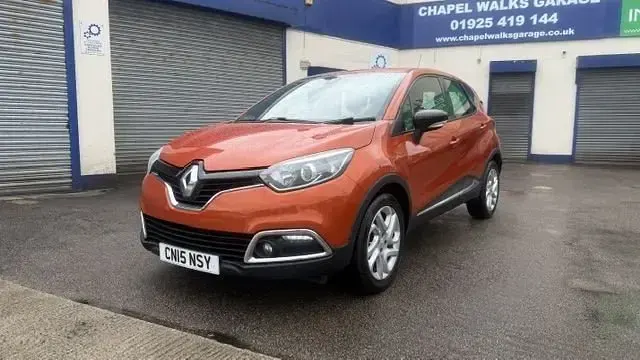 Used Renault Captur Dynamique 90 HP (66 kW) 2015 Orange SUV