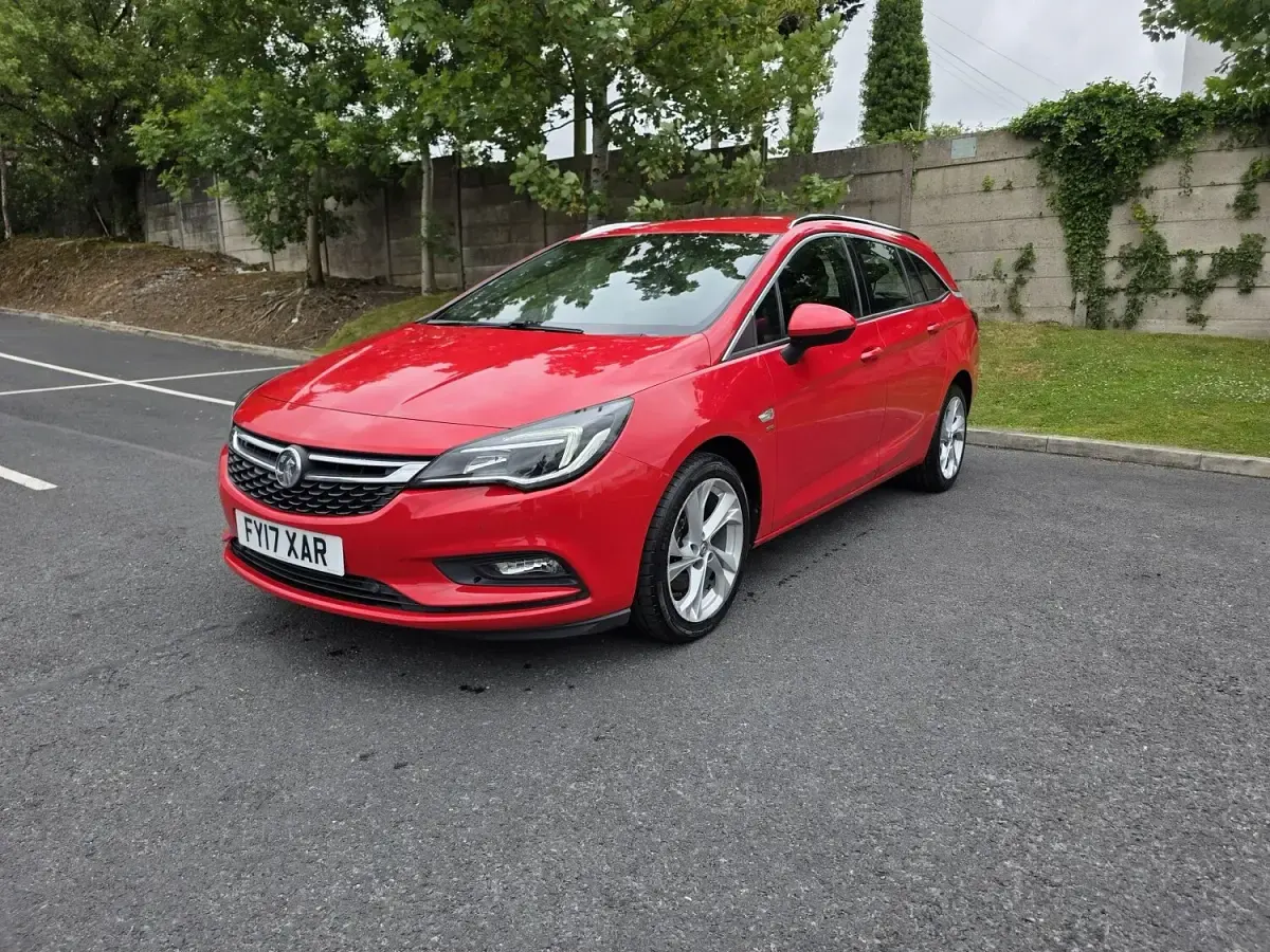 Used Vauxhall Astra SRi 2017 Red Estate
