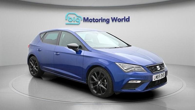 Used Seat Leon Black Edition 130 HP (95 kW) 2019 Blue Hatchback