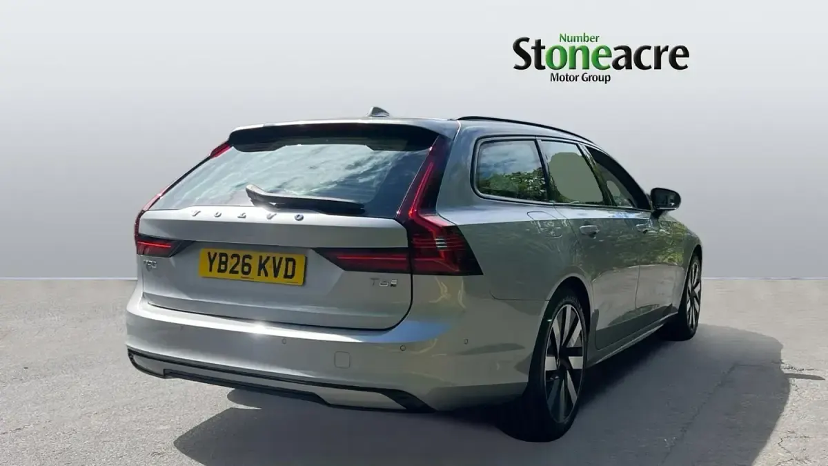 New Volvo V90 Plus 350 HP (257 kW) 2026 Silver Estate