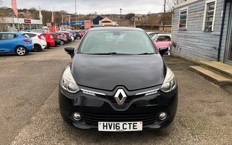 Used Renault Clio IV Dynamique 73 HP (53 kW) 2016 Hatchback
