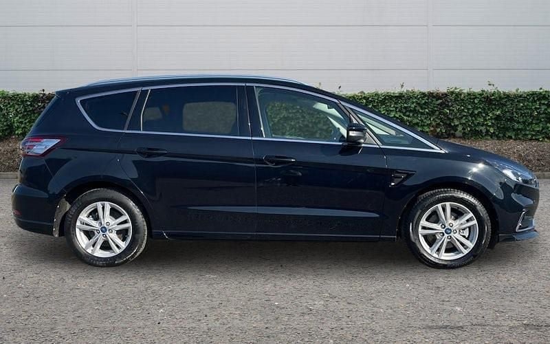 Begagnad Ford S-MAX Titanium 190 HK (139 kW) 2022 Svart Minibuss