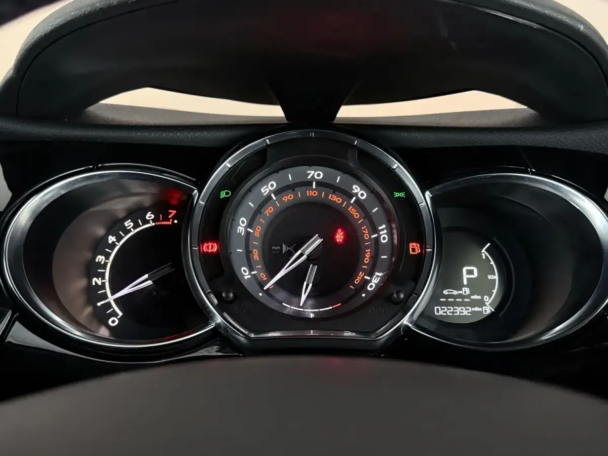 Used DS Automobiles DS3 Connected Chic 2018 Black Hatchback