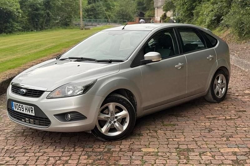Silver Used 2009 Ford Focus Zetec Hatchback | £1,495 (Fair price) - Image 1/1