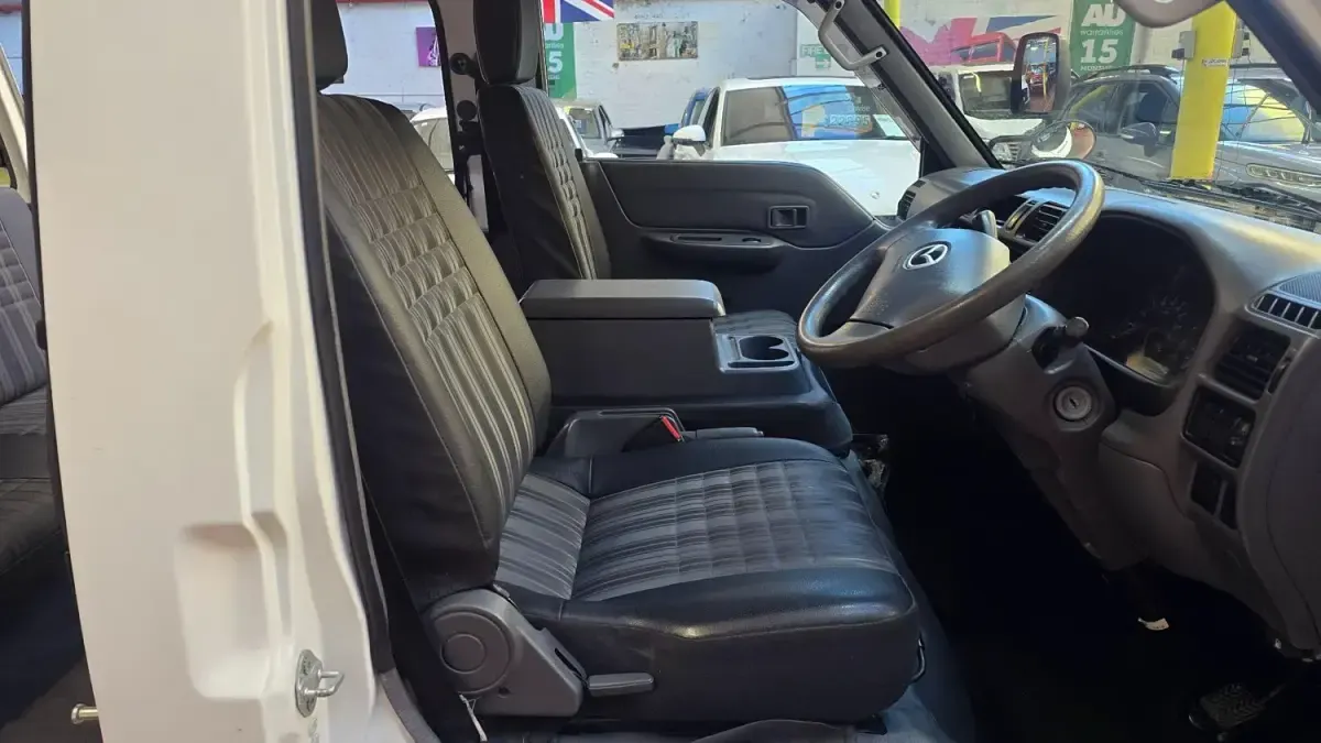 Usado Mazda Bongo 2016 Branco Monovolume