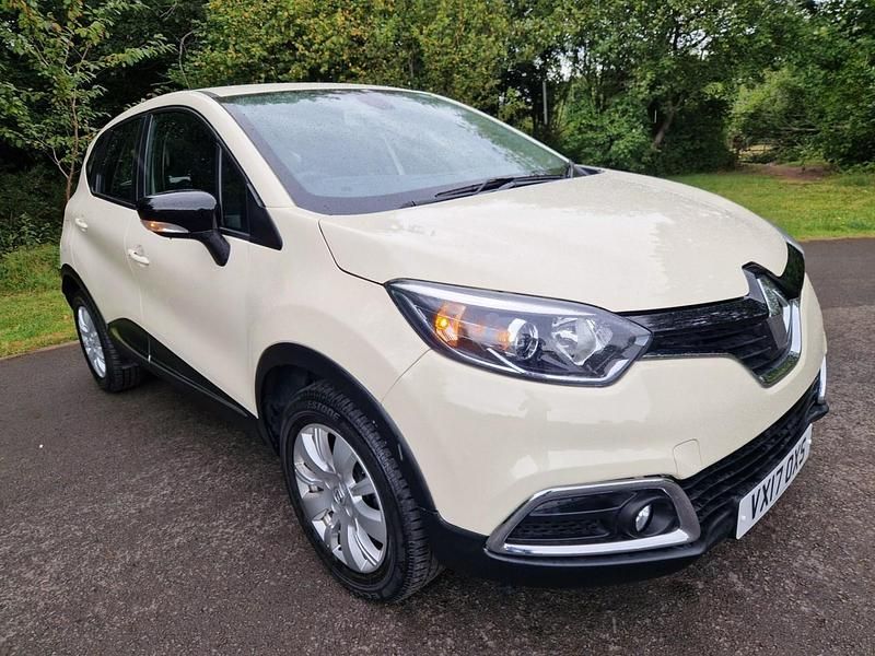 Cream Used 2017 Renault Captur Expression+ SUV | £8,495 (Fair price) - Image 1/4