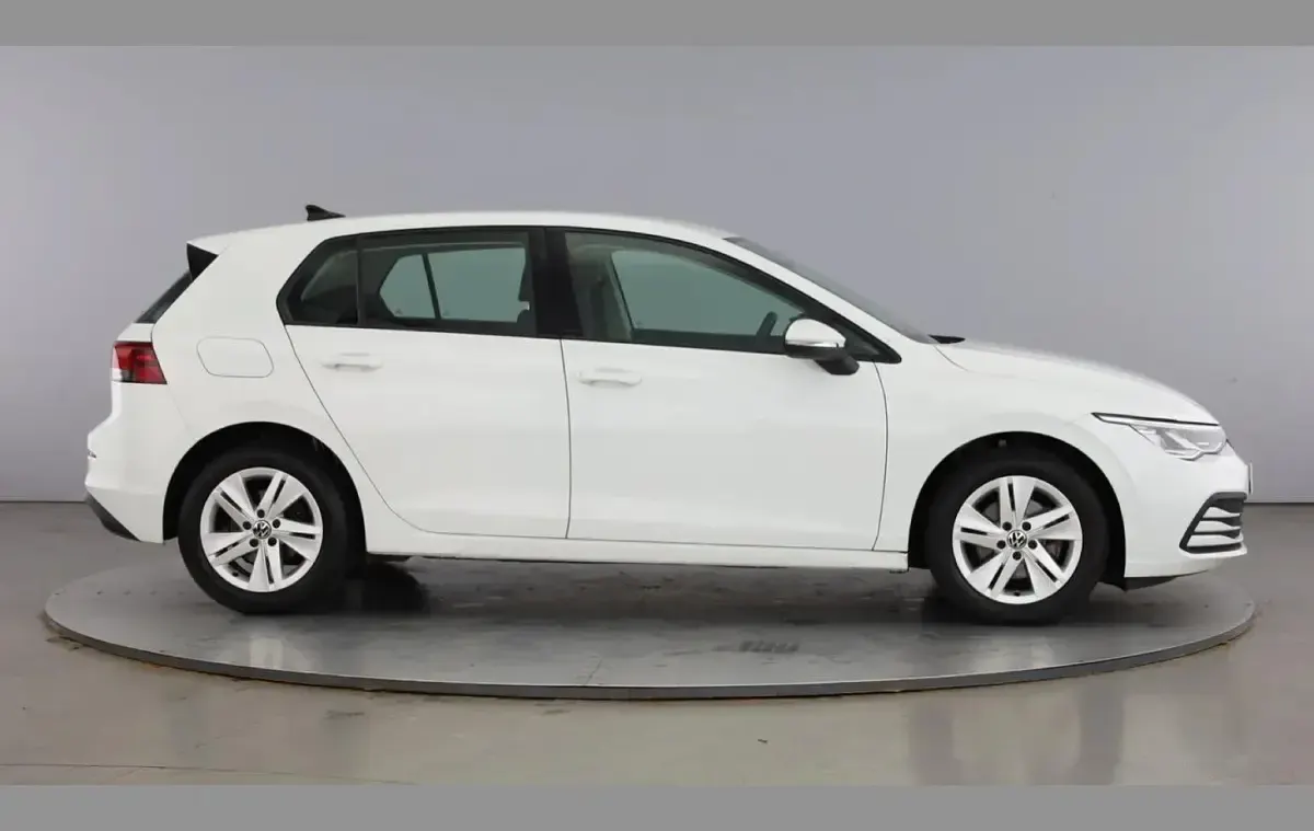 Used VW Golf VIII Life 110 HP (80 kW) 2022 White Hatchback