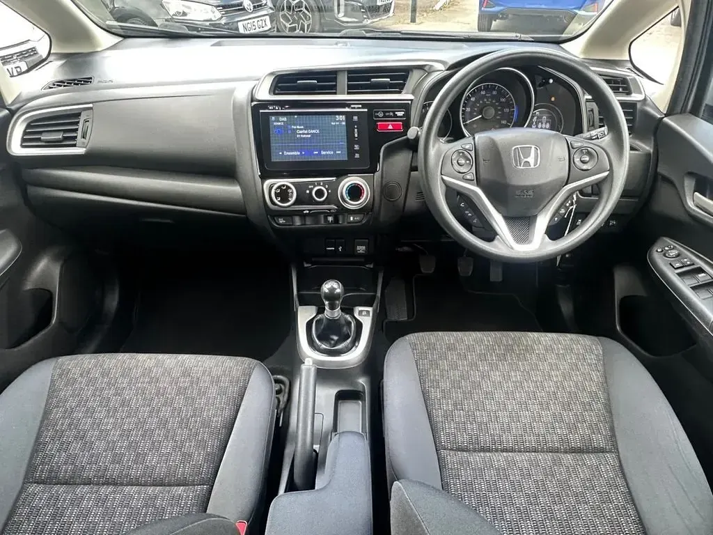Used Honda Jazz SE 102 HP (75 kW) 2017 Silver Hatchback