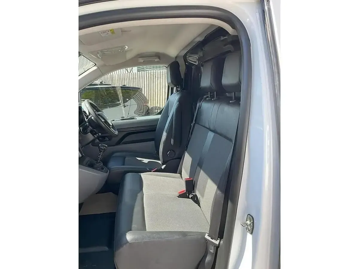 Used Vauxhall Vivaro 100 HP (73 kW) 2021 White MPV
