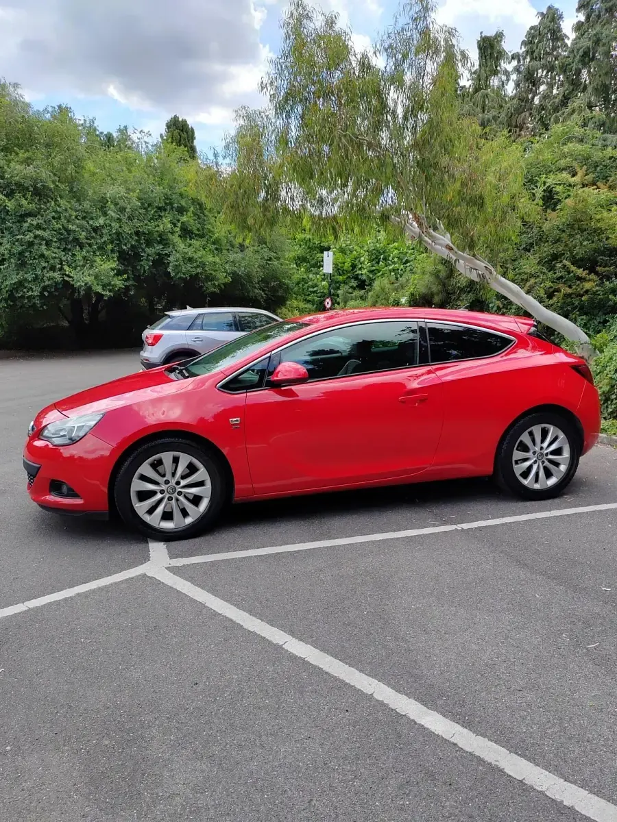 Used Vauxhall Astra GTC SRi 140 HP (102 kW) 2013 Red Hatchback