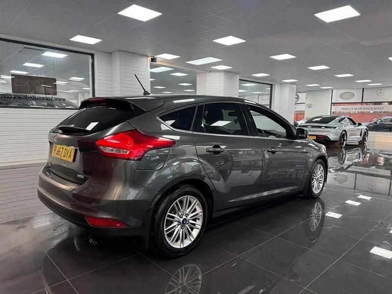 Used Ford Focus Zetec 125 HP (91 kW) 2017 Grey Hatchback