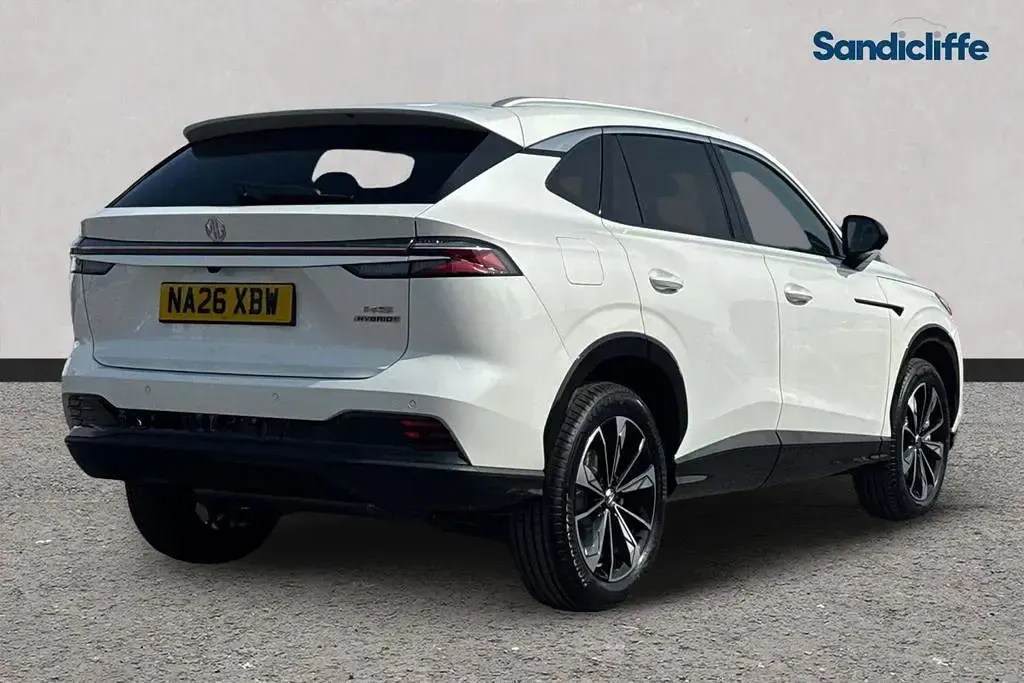 New MG HS SE 2025 Metallic  white pearl SUV