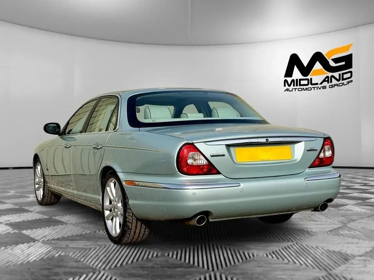 Used Jaguar XJ Sovereign 207 HP (152 kW) 2007 Silver Sedan