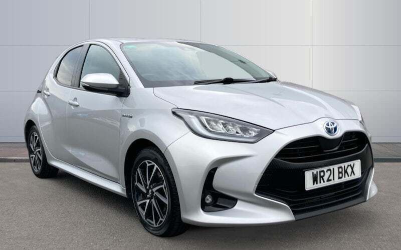 Used 2025 Toyota Yaris Hybrid Design Hatchback | £14,688 (Super price) - Image 1/4