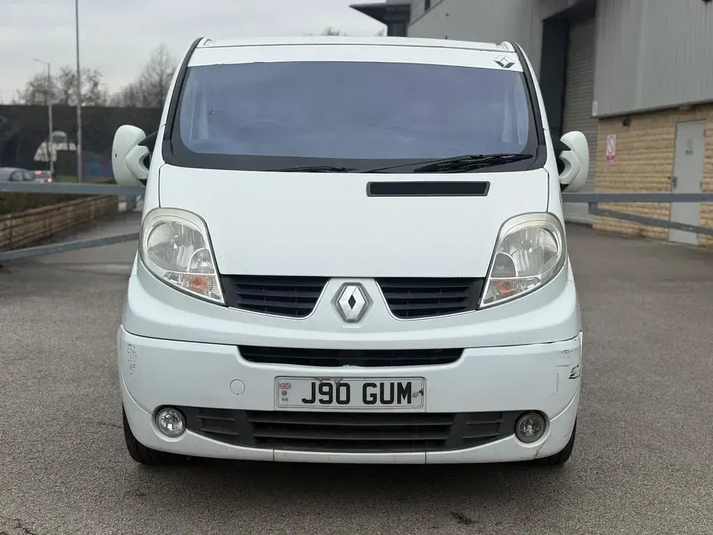 Used Renault Trafic 115 HP (84 kW) 2010 White MPV
