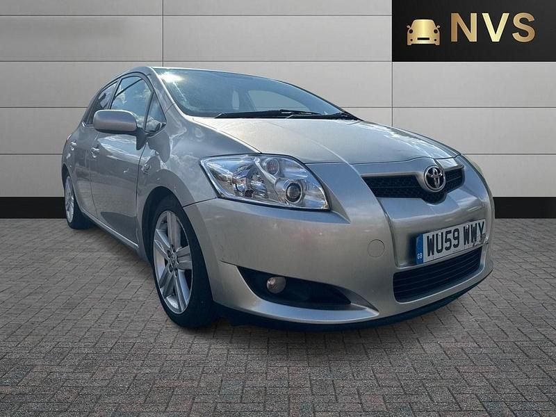 Silver Used 2009 Toyota Auris SR Hatchback | £2,495 (Good price) - Image 1/4