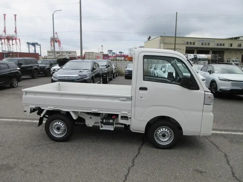 Used Daihatsu Hijet 2024 White MPV