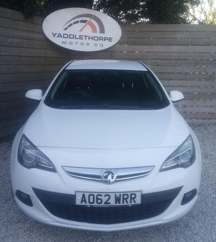 Used Vauxhall Astra GTC SRi 2012 White Hatchback