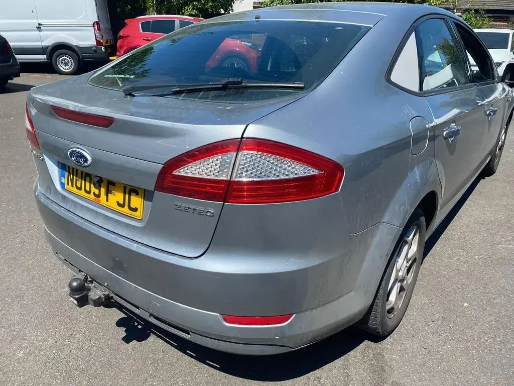 Used Ford Mondeo Zetec 145 HP (106 kW) 2009 Silver Hatchback