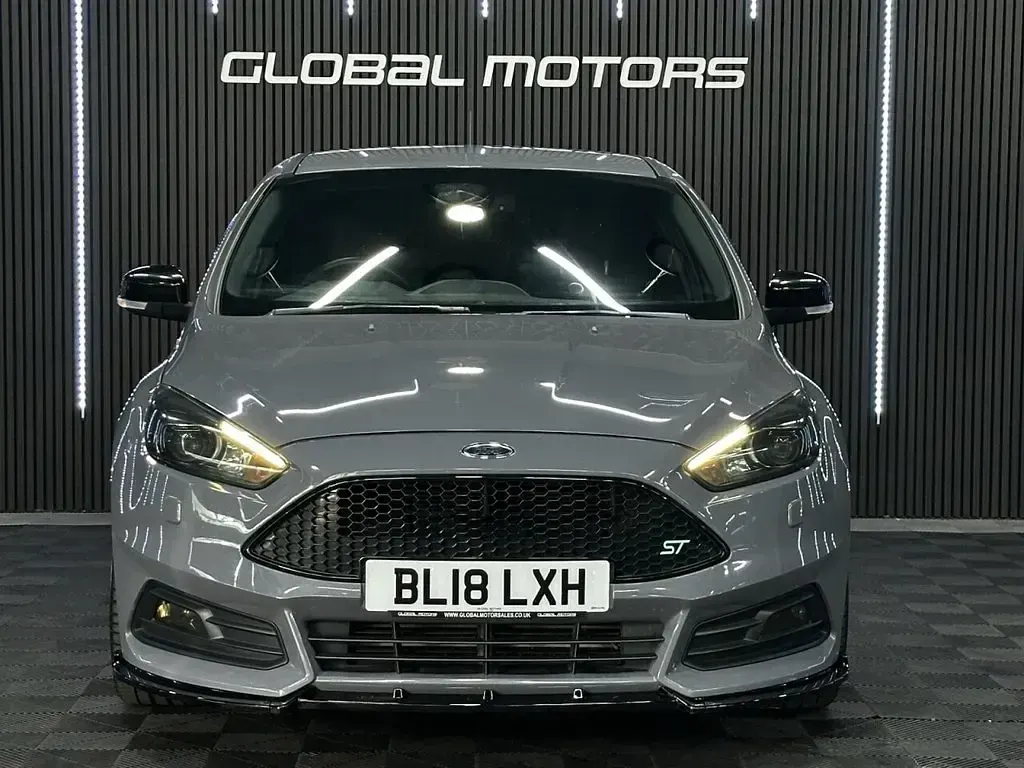 Used Ford Focus ST 250 HP (183 kW) 2018 Grey Hatchback